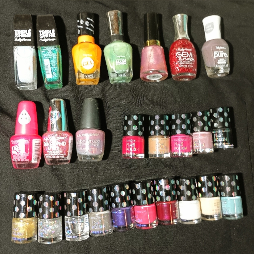22 Mixed Women's Nail Polish Set - Multi-Color Assortment